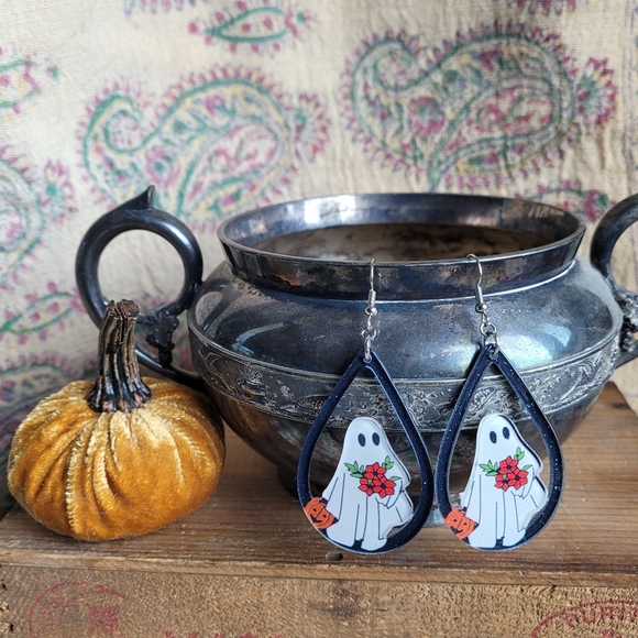 Sweet Ghost Halloween Earrings Handmade - Picture 3 of 7